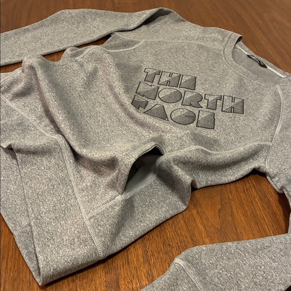North Face crew neck sweatshirt - Picture 2 of 12